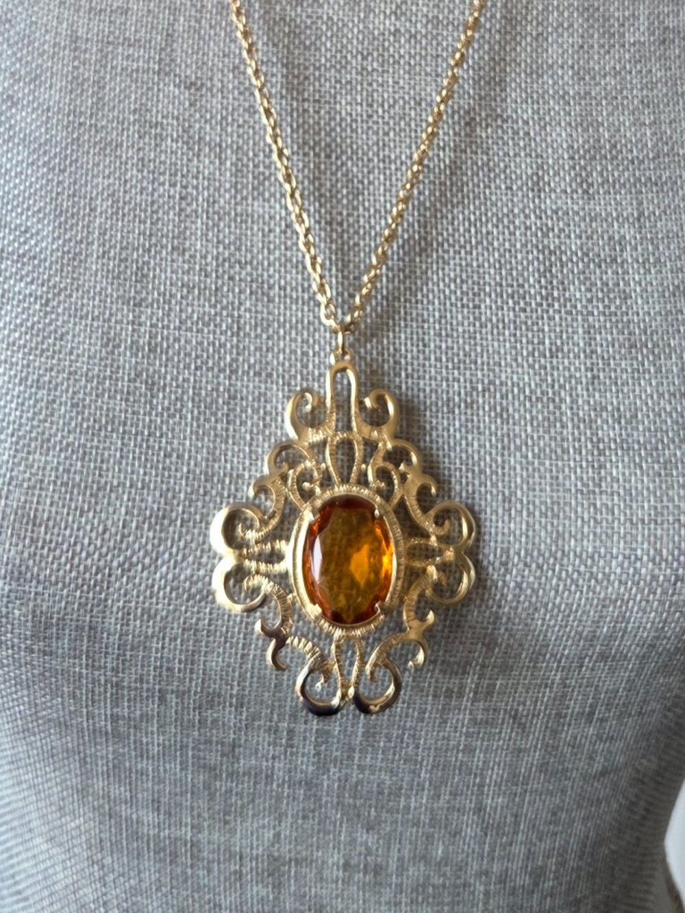 Sarah Coventry Pendant gold tone filigree topaz coloured stone 15 inch